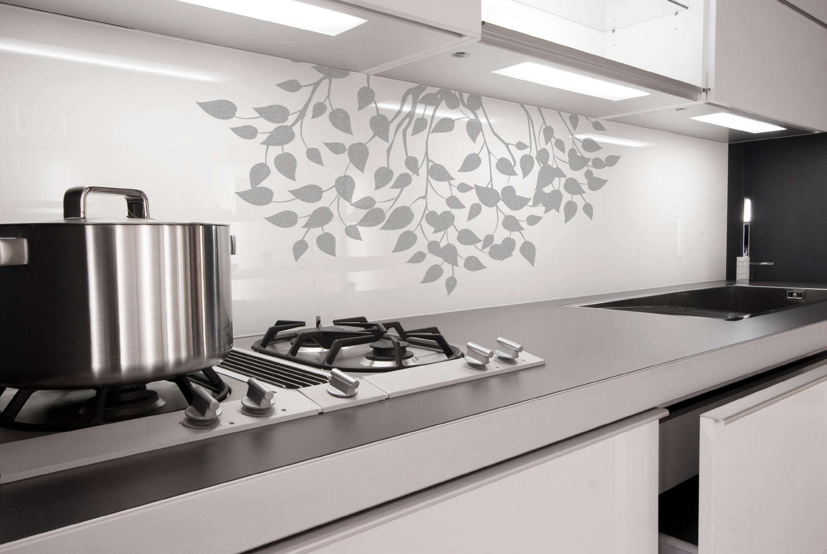 Painted kitchen glass cladding #54d
